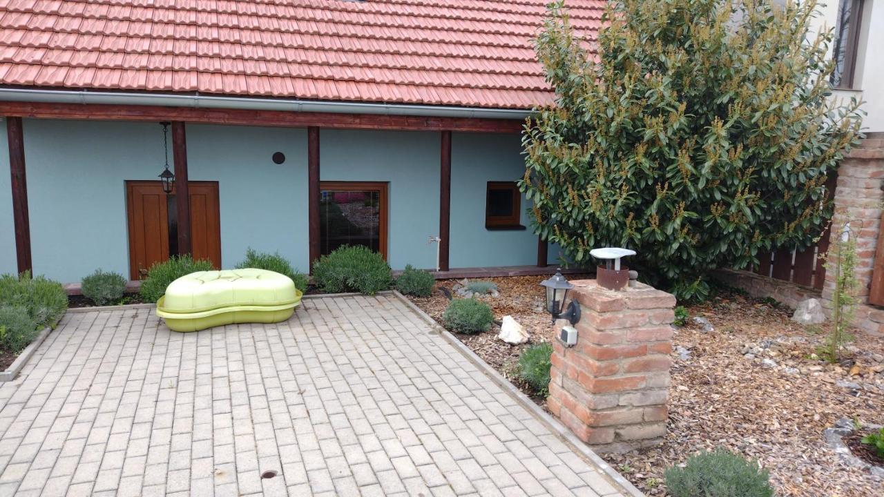 Sklípek v Agátí Drnholec Exterior foto